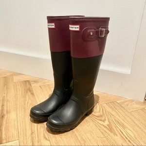Knee-length black/purple Hunter rainboots size 5